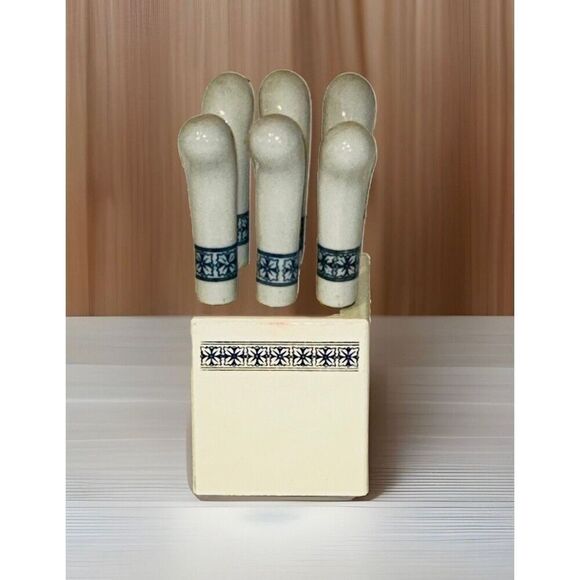 Vintage Blue and White Floral Butter/Cheese Knives Set with Matching Wood Holder - Picture 1 of 7